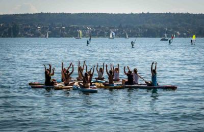 SUP Yoga Kurse und Yoga Retreats | Surfschule Bodensee